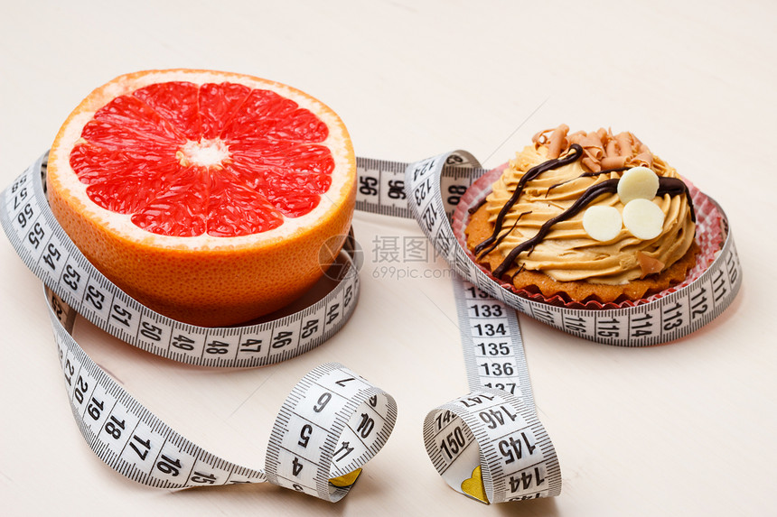 选择的健康的低热量健康的高热量食物,减肥育肥柚子蛋糕纸杯蛋糕带测量胶带图片