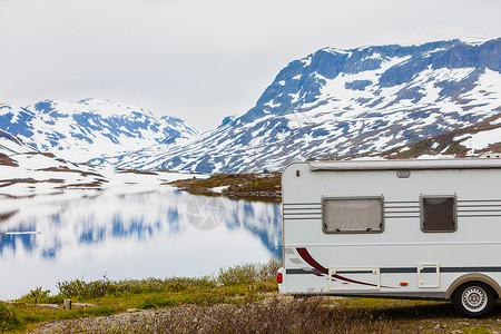 旅游度假旅游露营车挪威山区露营地点休息地点挪威山区的露营车图片