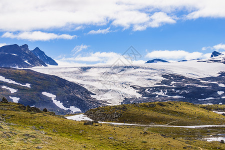 小朋宇吃西瓜夏季的山地景观,雪峰冰川旅游景区路线55索涅夫杰莱的洛姆高朋,挪威山与冰冰川诺威索格尼菲莱路背景