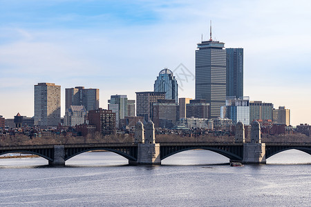 波士顿市中心城市景观沿查尔斯河与天际线建筑波士顿市,马里兰州,美国金融的高清图片素材