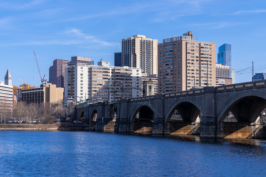 波士顿市中心城市景观沿查尔斯河与天际线建筑波士顿市,马里兰州,美国图片
