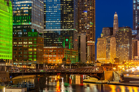 芝加哥天际线建筑沿芝加哥河芝加哥狼泊芝加哥市伊利诺伊州美国日落图片