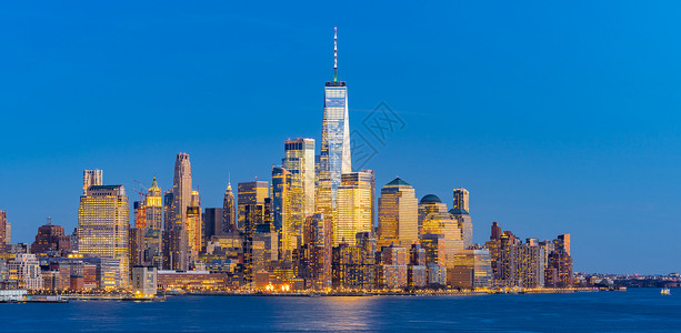 全景鸟瞰纽约市曼哈顿天际线城市景观黄昏新泽西反射高清图片素材