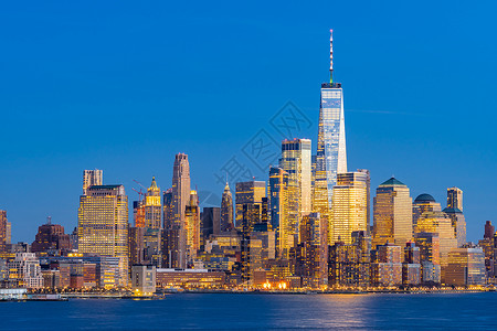 新泽西黄昏时分俯瞰纽约市曼哈顿天际线城市景观新泽西州高清图片素材