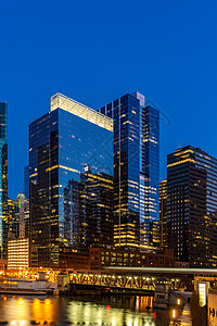 芝加哥市市中心芝加哥河日落之夜芝加哥伊利诺伊州美国图片