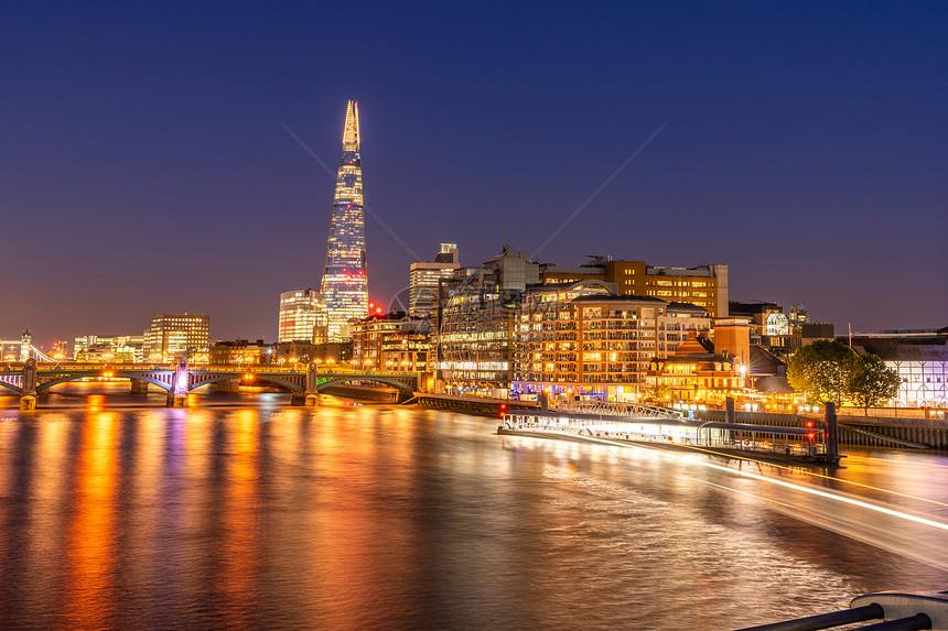 伦敦市中心的天际线摩天大楼建造日落图片