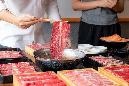 日本瓦峪牛肉炒锅火锅图片