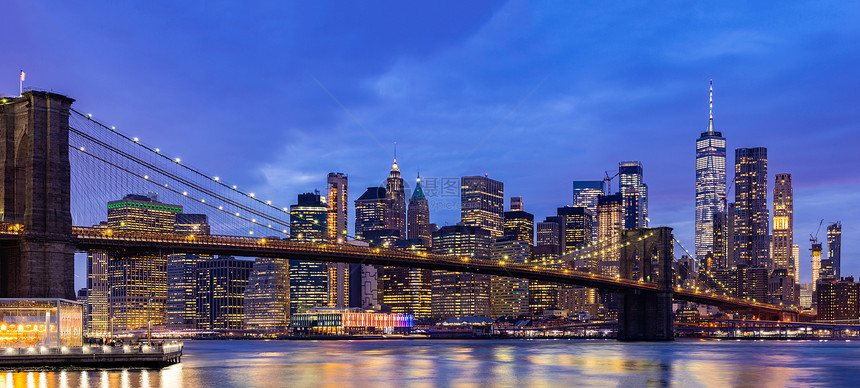 全景布鲁克林大桥与曼哈顿下城摩天大楼纽约市,纽约,美国图片