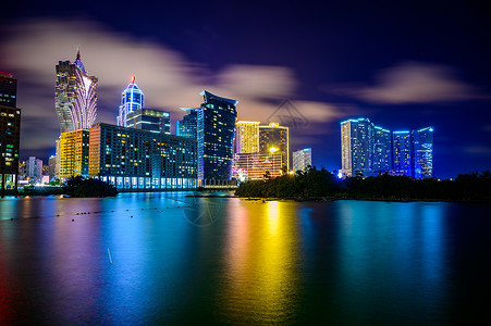 澳门城市景观夜晚,所的酒店塔楼都五颜六色的,蓝天,澳门,中国图片
