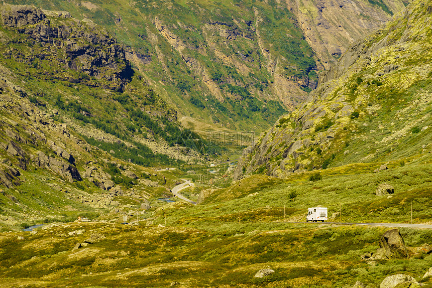 露营车山上公路旅行挪威斯堪的纳维亚欧洲野营车公路旅行图片