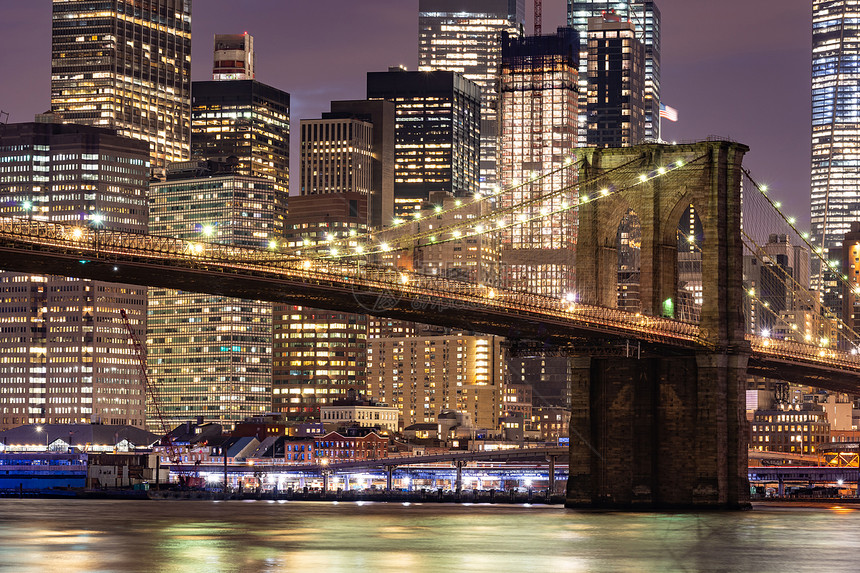 布鲁克林桥与曼哈顿下城摩天大楼为纽约市纽约州,美国图片