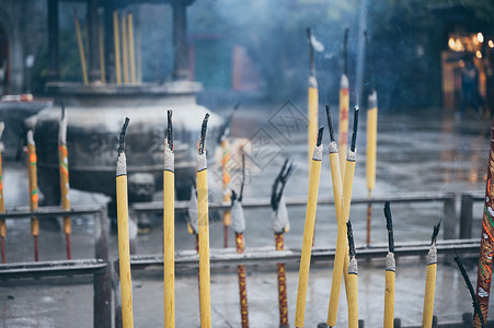 香港寺庙里的香炉图片