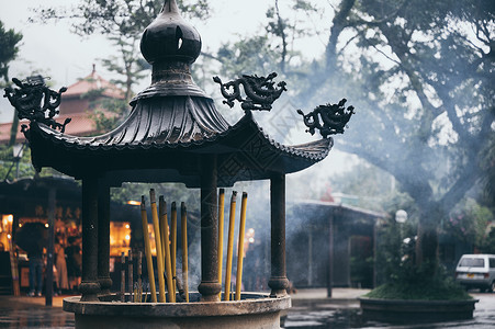 香港寺庙里的香炉图片