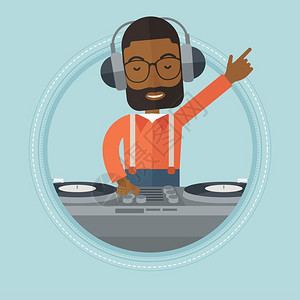 戴着耳机大碟的非洲男DJ卡通矢量插画图片