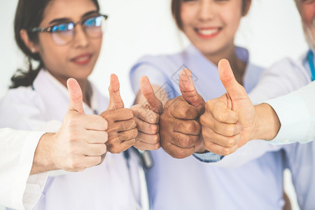 医生护士们团队形象竖大拇指图片