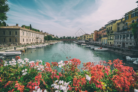 意大利城市湖边景色图片
