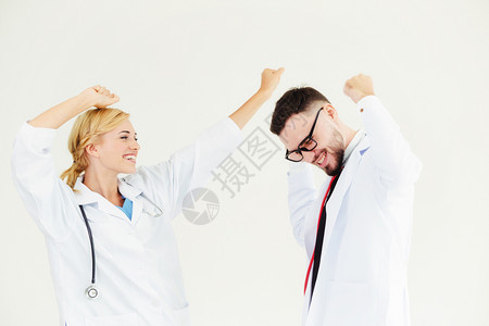 一位医生站在她身边成功治疗病人图片