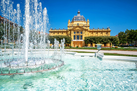 萨格勒布艺术馆外美丽的喷泉图片