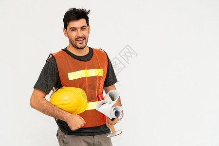 年轻帅男建筑工人站在白色背景上土木工程概念铁锤高清图片素材