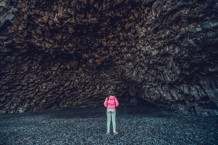 南冰原维克的莱尼斯德兰加海滩火山黑岩洞穴图片