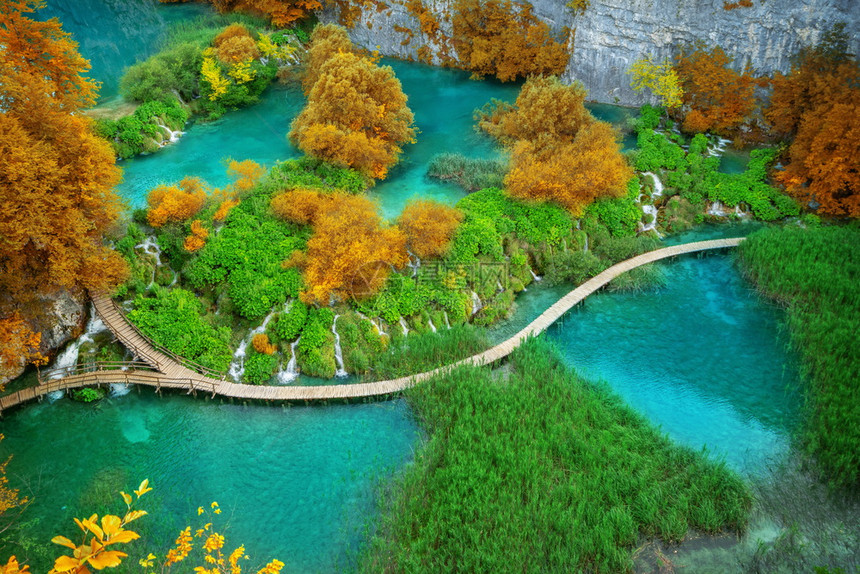 克罗提亚美丽的湖泊和瀑布图片