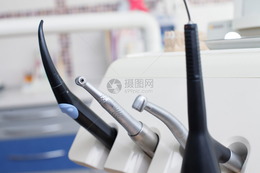 牙科器械的特写和牙科设备图片