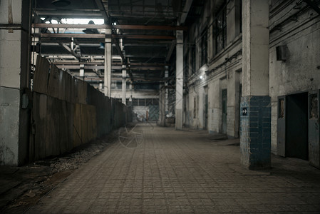 废弃的工厂走廊土内没人旧的破工业大楼空的房屋高清图片