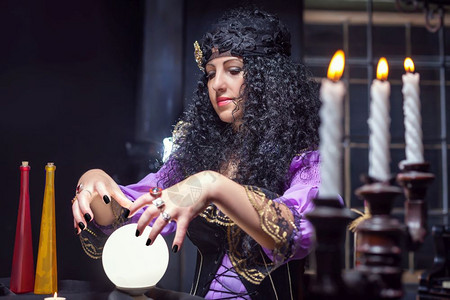巫女用水晶球工作背景图片