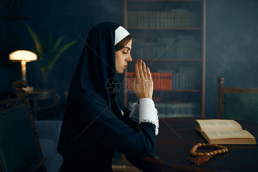 修道院修女祷告图片