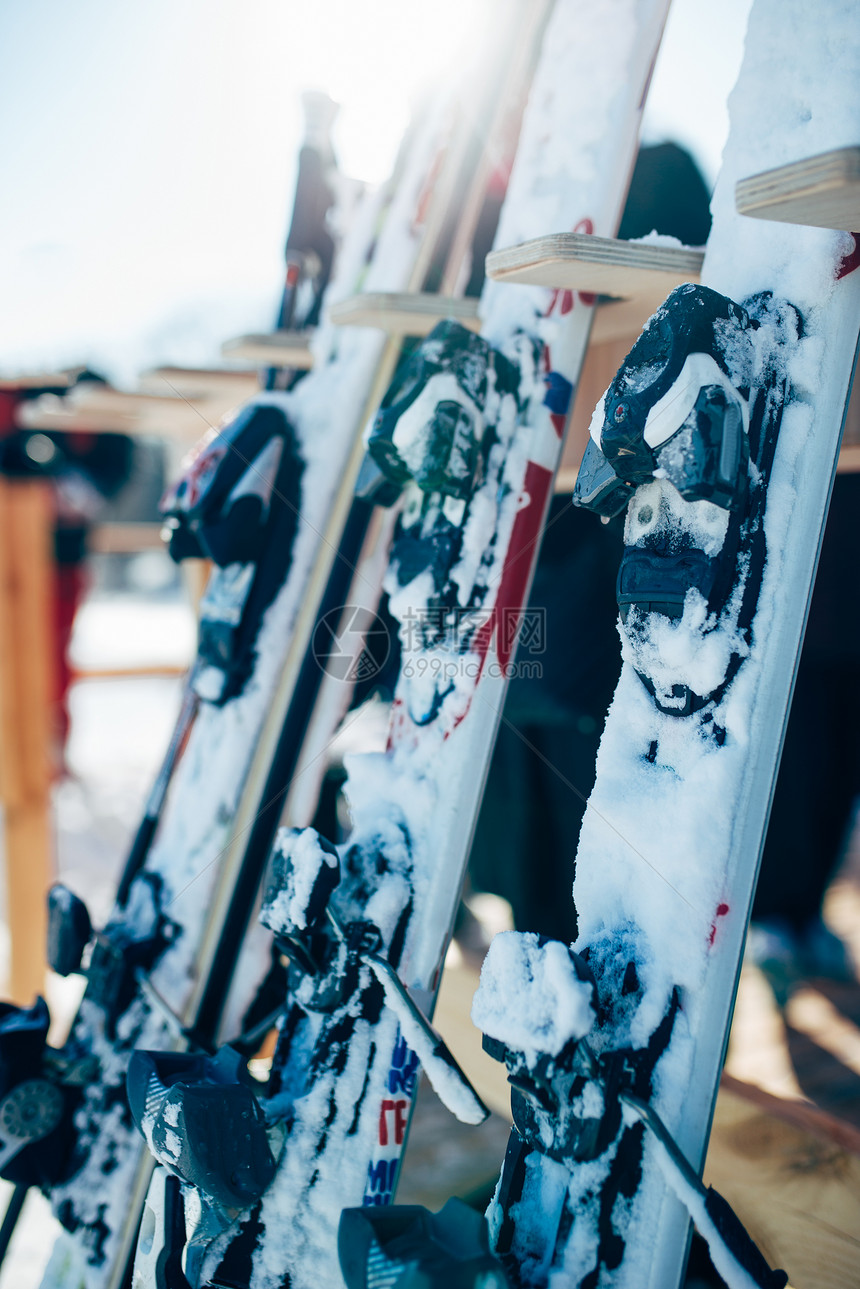 冬季运动滑雪设备图片