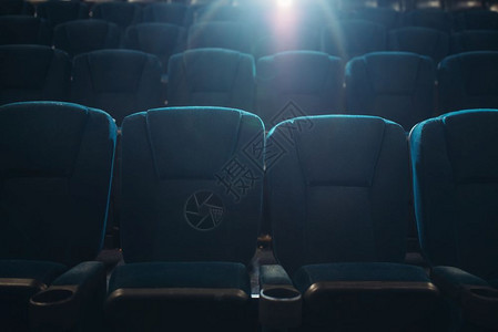 电影院或剧的空座位排没有人表演时间娱乐业电影院或剧的空座位排图片
