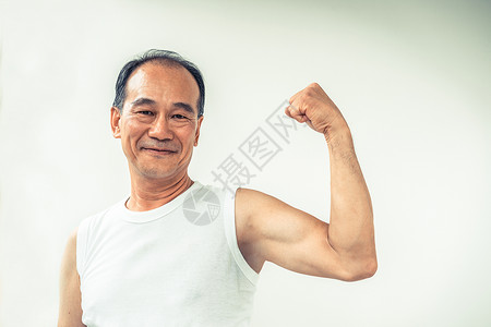 健壮的老年祖父在健身中心快乐的退休生活方式快乐健康的老年祖父在健身图片