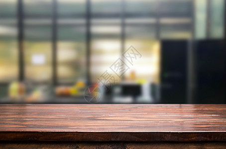 在模糊的厨房或咖啡厅室背景上的木质桌子顶部用于蒙太奇产品显示设计关键视觉布局模板高清图片素材