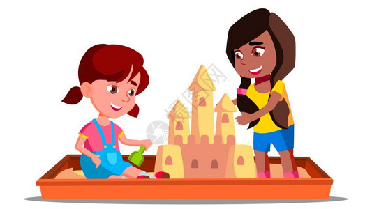 两个小女孩在沙箱中堆城堡图片