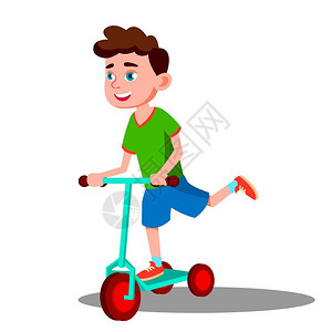 骑滑板车的小男孩图片