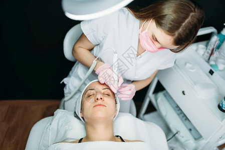 复健程序摆脱皱纹美容诊所疗养院的面部皮肤护理保健图片