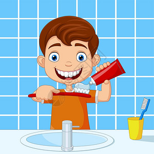可爱的小男孩在浴室刷牙图片