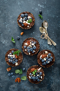 可可蛋糕蓝莓软糖高清图片