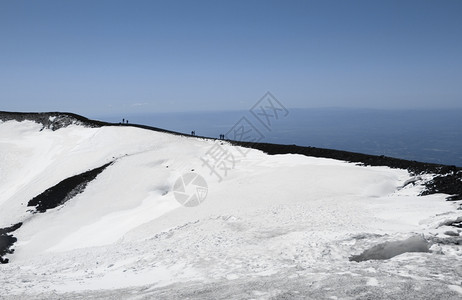 斯图纳的火山口图片