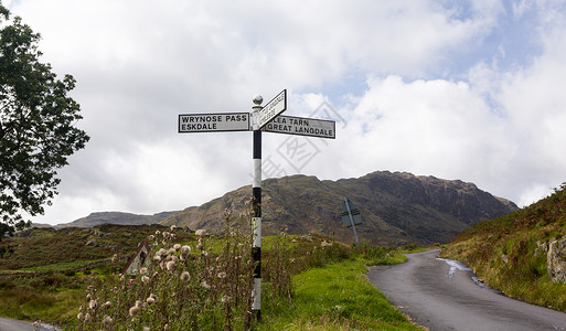 英国湖区阳林过道附近的旧路标高清图片