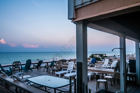 七海蒂拉玛在佛罗里达海滩的日出背景