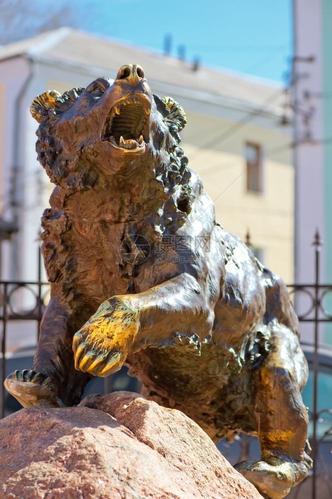 亚罗斯拉夫有名的动物雕塑熊图片