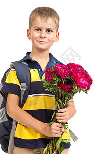 小男孩抱着鲜花背景图片