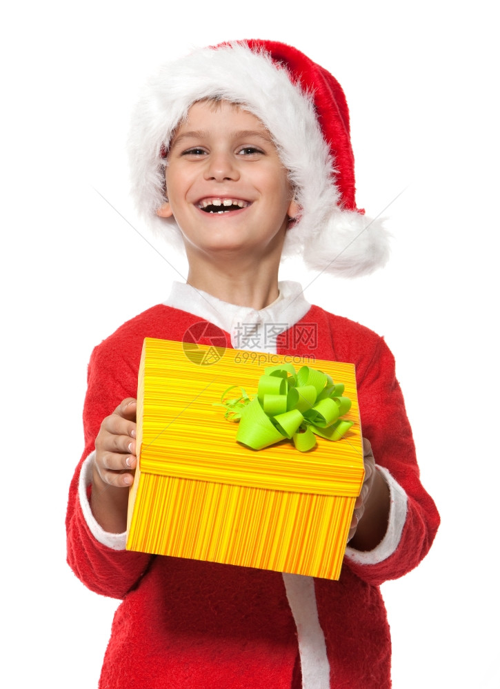 带着圣诞礼物的男孩孤立在白色背景上图片