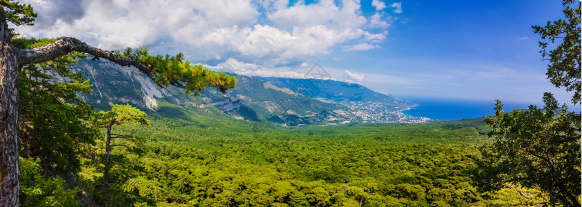 克里米亚半岛以南的山脉地貌图片