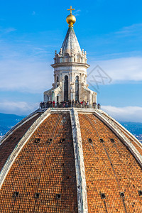 多莫大教堂在佛罗伦萨的中世纪迪奥莫大教堂的屋顶视图背景