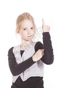 年轻金发女孩在工作室用白种背景的手指着白种背景野生的高清图片素材