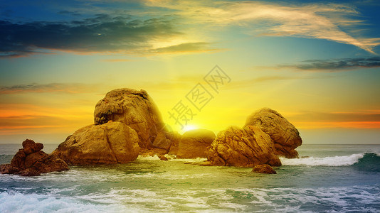 海景岩石岛和日出图片