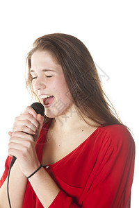 正在尽情歌唱的红衣女孩图片