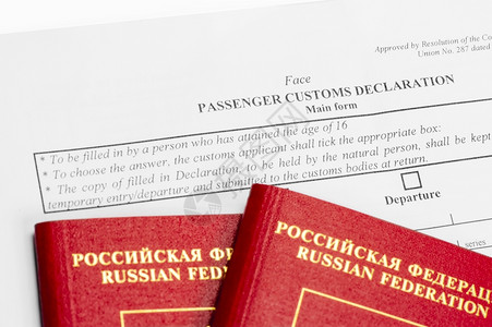 声明表格和两个护照封口特写镜头高清图片素材